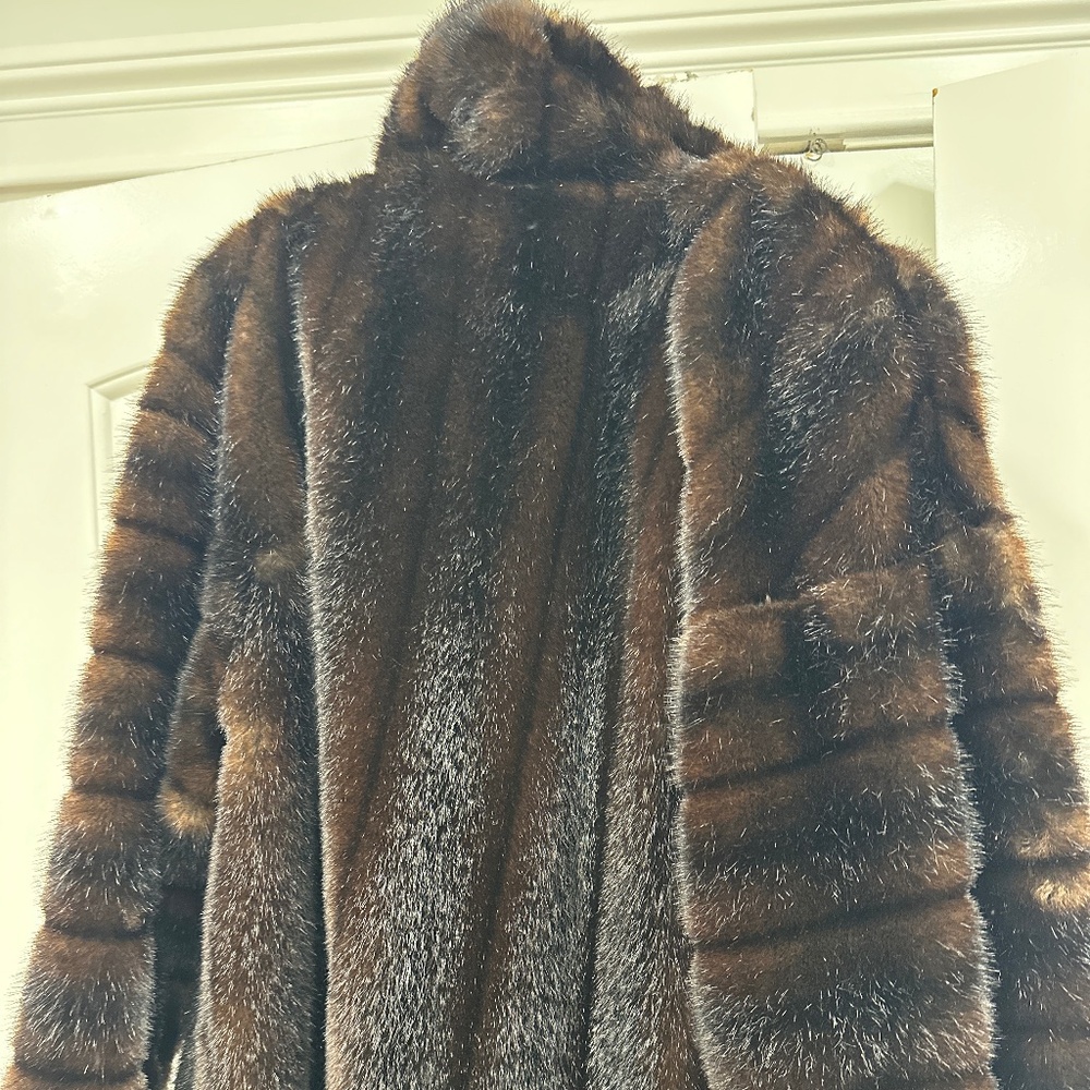 LUXURIOUS FAUX FUR COAT - Picture 5 of 9
